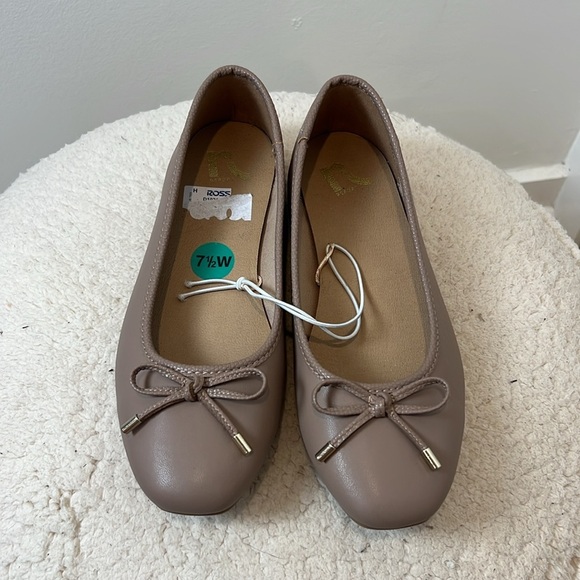 Report Tan Ballet Flats with Bow Detail size 7.5…NWT! - Picture 2 of 8